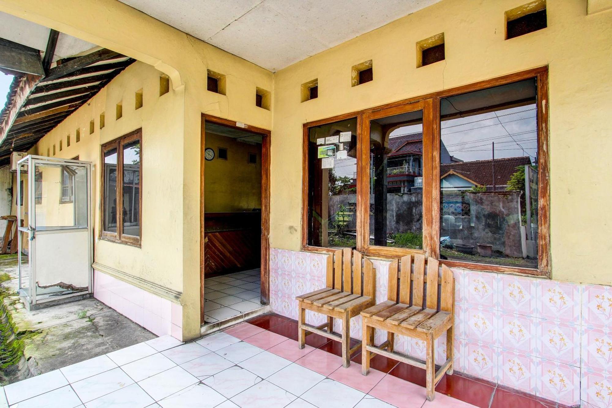 Spot On 92336 Hotel Sukowati Surakarta  Exterior photo